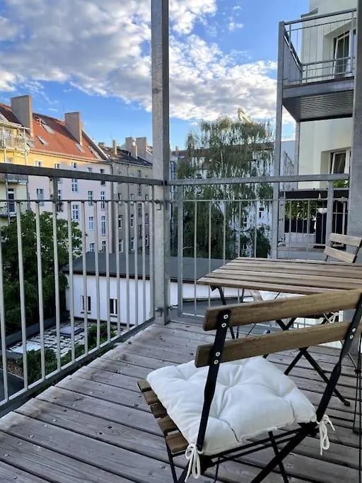 Newly Renovated Apartment In Ideal Location location